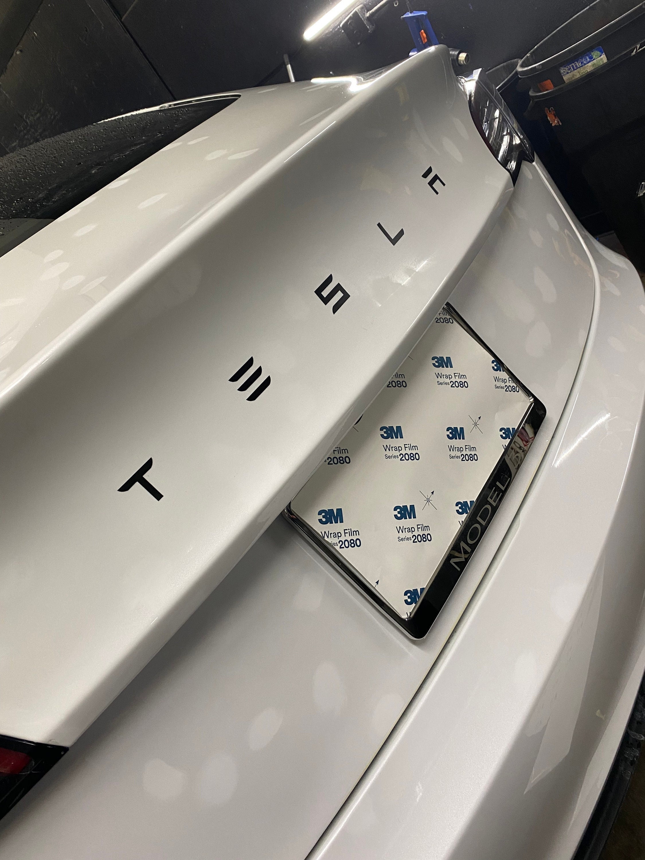  Shop4EV Emblème logo Tesla - Compatible avec Tesla Model Y -  Noir mat - Lot de 3 accessoires avant/arrière/volant