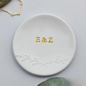 Regalo de despedida de soltera, regalo de compromiso, regalo de novia, plato para anillos, plato para joyas, regalo de damas de honor, regalo personalizado para ella, regalo único