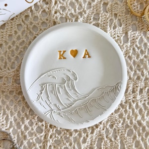 Custom Wave Ring Dish – Handmade Clay Jewelry Tray with Ocean Wave Emboss, Personalized Ring Holder, Engagement Gift for Couple or Wedding