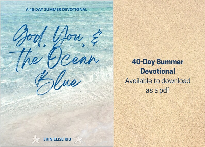 Puede incluir: Un devocional de verano de 40 d&iacute;as titulado "Dios, t&uacute; y el oc&eacute;ano azul" de Erin Elise Kiu. La portada presenta un oc&eacute;ano azul con olas blancas rompiendo en una playa de arena.