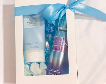 Geschenkset *Victoria's Secret* Love Spell & Water Lily, Körperduftspray (250 ml), Duschgel mit Shea Butter (236 ml)