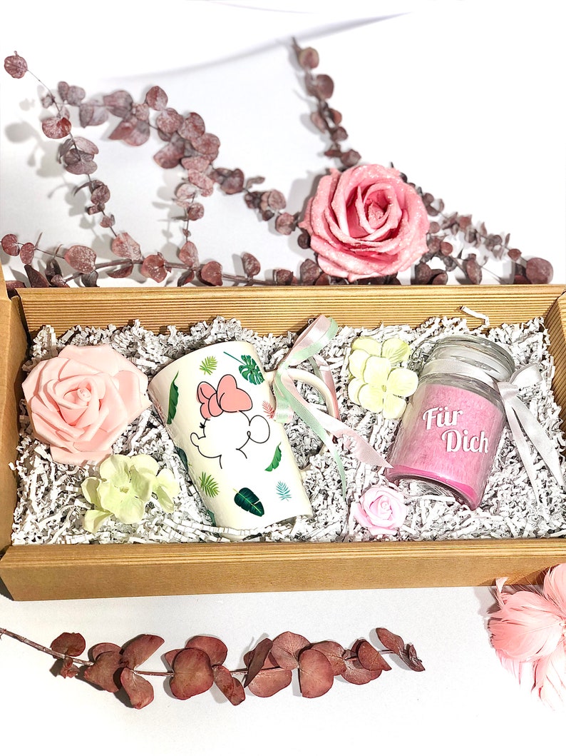 Geschenkset ''Minnie Mouse Tasse, enjoy today'', ROSA Keramik-Tasse von Minnie Mouse mit beidseitigen Druck, Olivenwachskerze im Glas Bild 6