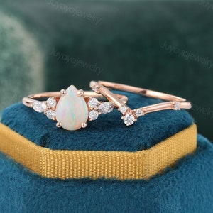 Birnenförmige Opal Verlobungsring Set Rosegold Moissanite Ring Set Marquise Schliff Diamant Cluster Ring Vintage Braut-Set Zierlicher Ehering