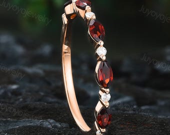 Vintage granatvigselring i roséguld, halvevighetsvigselring i marquise, matchande moissanit, antik jubileumsring, present till henne