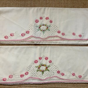 Vintage Set of Fine Ivory Linen Pillowcases with Floral Embroidery and Shaped Edge with Tatted Lace | 21" x 31"