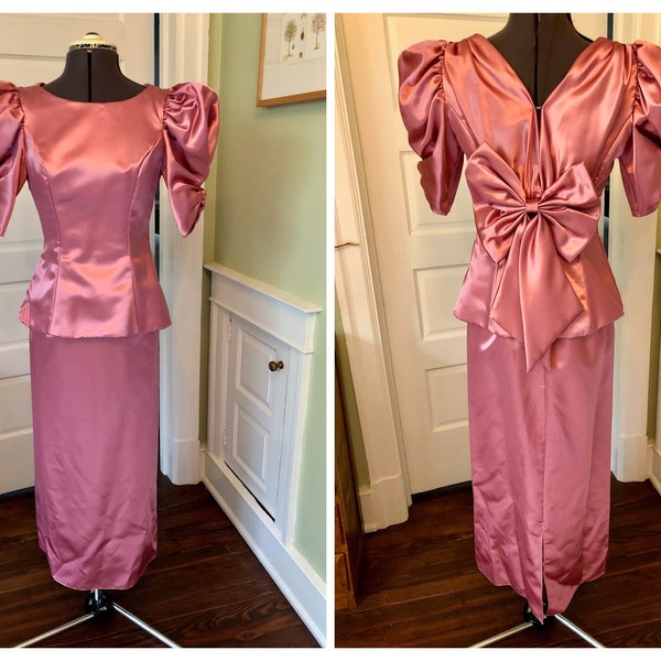 80s Rose Satin Short Sleeved Prom Dress Formal Gown with Loose Bodice and Straight Skirt by Jordan | Size Small