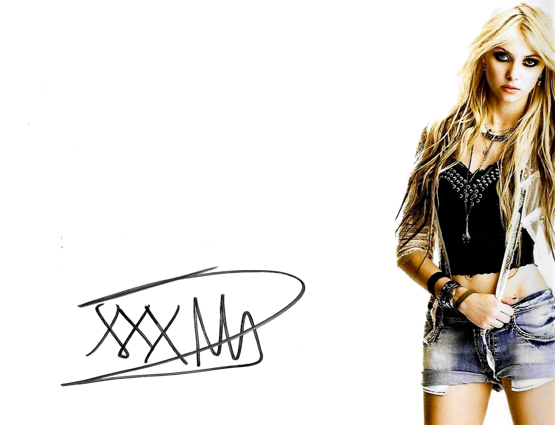 Taylor Momsen Signed - Etsy