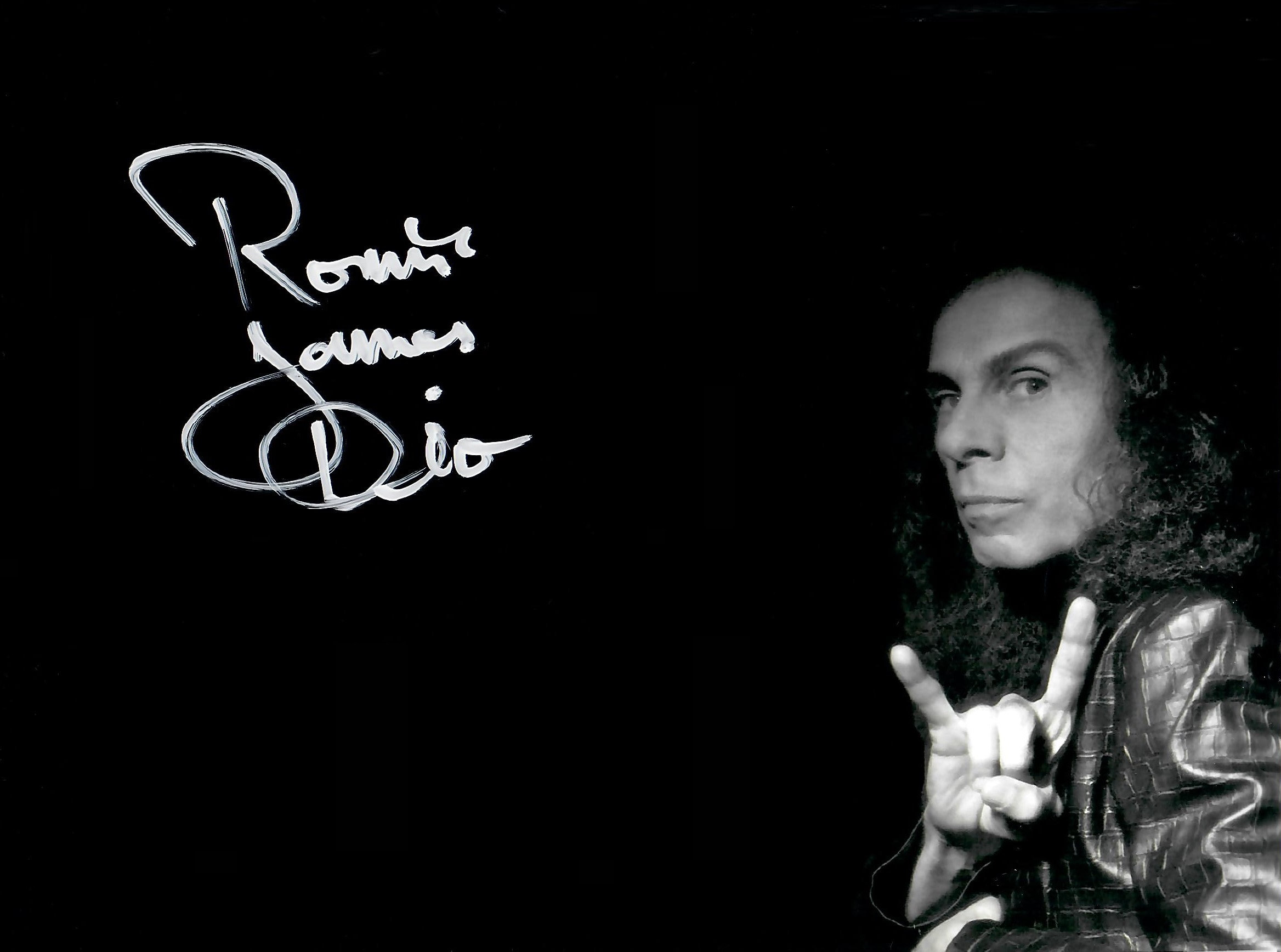 Ronnie James Dio 直筆サイン入り写真 Ronnie James Dio - Autographed Signed 8x10 Photo (Black
