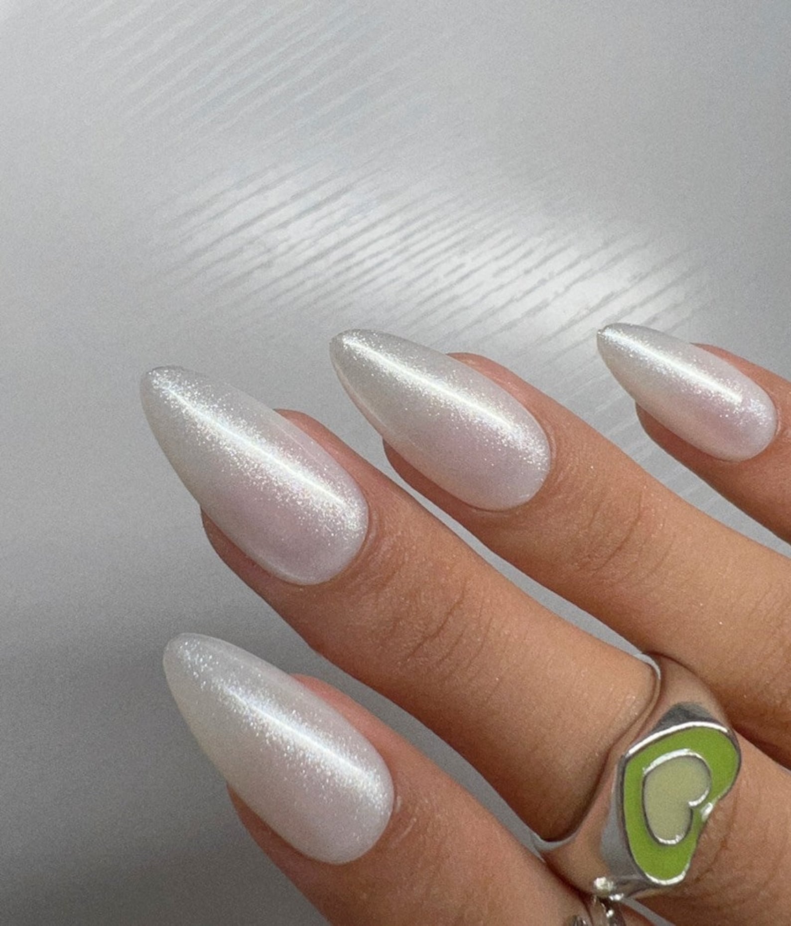 Nails Chrome Milky