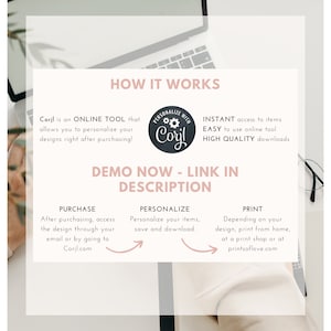 K&ouml;nnte beinhalten: Eine hellbeige Grafik, die die Funktionsweise von Corjl, einem Online-Tool zur Gestaltungspersonalisierung, erkl&auml;rt. Der Text "HOW IT WORKS" steht oben, mit Schritten zum Kauf, zur Personalisierung und zum Druck von Designs. Enth&auml;lt Links zu Corjl.com und printsoflove.com.