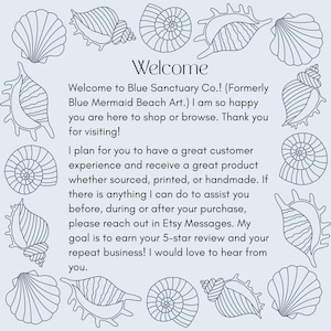 Puede incluir: Un letrero informativo azul claro con un borde azul oscuro de varias ilustraciones de conchas marinas. El texto dice: Welcome to Blue Sanctuary Co.! (Formerly Blue Mermaid Beach Art.) I am so happy you are here to shop or browse. Thank you for visiting!