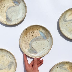 Ręcznie robiony ceramiczny talerz deserowy - WAVE Sand