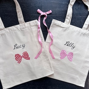 Grand sac fourre-tout personnalisé avec nom brodé au ruban Coquette esthétique Cadeau personnalisé pour elle Sac cadeau de Pâques Sac de plage Cabas