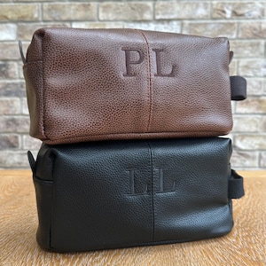 Personalisierte Leder Kulturtasche für Männer Geschenk für Papa Freund Vatertag Geschenk Tasche mit Initialen Monogramm Kulturtasche Ledertasche