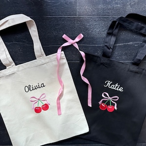 Grand sac cabas Coquette personnalisé nom grand avec broderie de ruban noeud cerise Coquette esthétique cadeau personnalisé pour elle sac de plage