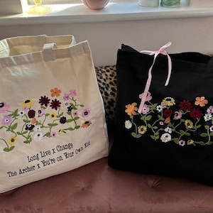 Grand sac fourre-tout Eras Tour Surprise Song avec broderie de fleurs détaillées Cadeau personnalisé pour elle Sac cadeau Cabas chanson surprise