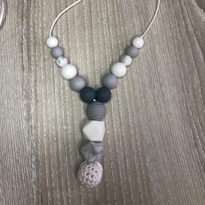 Breastfeeding necklace