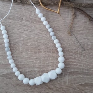 Nursing necklace/carrying necklace