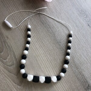 Breastfeeding necklace