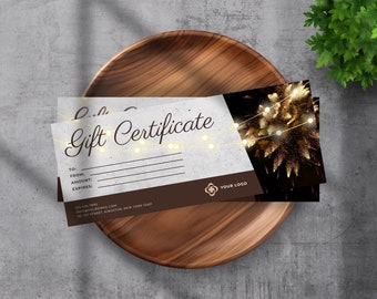 以下が含まれることがあります： ギフト券は白地に茶色の文字で「Gift Certificate」と書いてあります。ギフト券には、「To」、「From」、「Amount」、「Expires」の項目があります。ギフト券の背景は、花火と電飾のぼやけた画像です。