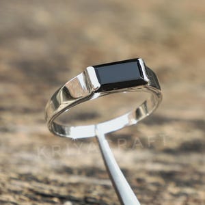 Ring zwarte onyx, zegelring heren, 925 sterlingzilveren ring, handgemaakte ring, rechthoekige staafstenen ring, huwelijkssieraden, verjaardagscadeau voor hem
