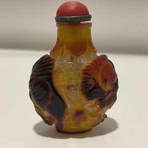 A antique snowflake glass Snuff bottle Qing Dyansty