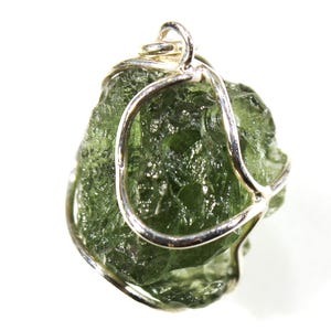 Pendant - moldavite in a silver cage, real Czech moldavite from locality &quot;CHLUM&quot;, year 2024, 2.01 grams, 13x10x10mm, light apple (92/54)