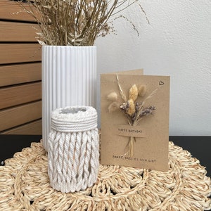 Karte zum Geburtstag "Happy Birthday" Geschenkkarte mit echten Trockenblumen  Kraftpapier | nachhaltig | B6