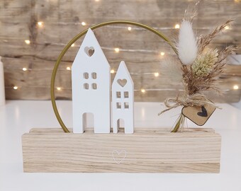 Heart houses set of 2 on wooden strip