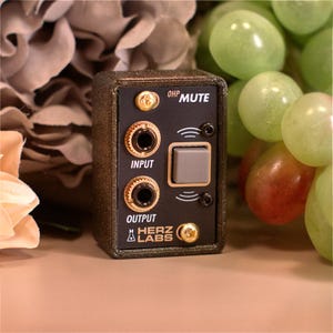 Mute - 0hp / 1U 5hp  - Passive latching mute switch
