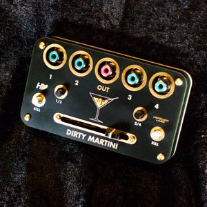 Dirty Video Mixer - Dirty Martini - Passive glitch mixer for video with fader, 4-input selection and performance switches