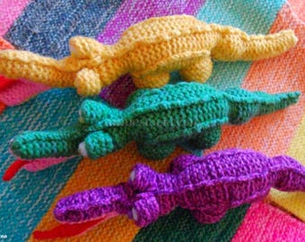 40 by 10 cm colored small crocodiles.