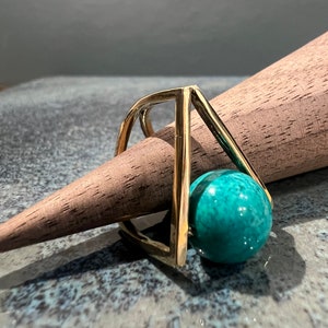 CLEAR LINE geometric brass ring with natural turquoise gemstone