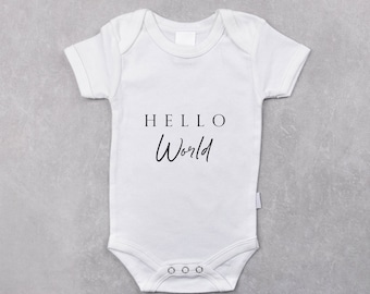 Hello World | Babybody | Bügelbild | Schwangerschaft | Baby | Geburt | Babygeschenk | Geburtsgeschenk