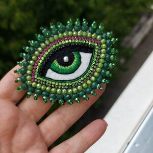 Evil Eye Brosche Handmade, Evil Eye Schmuck, Perlen Evil Eye Pin, Stickerei Amulett Pin, Nazar Smaragd Evil Eye Accessoire, Geschenk für Mama