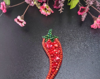 Red Pepper Brooch Handmade, Beaded Chilli Pepper Brooch, Red Vegetable brooch, Gift for unique jewelry, Gift for Mom, Gift for Nutritionist