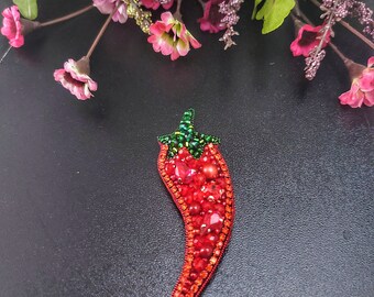 Red Pepper Brooch Handmade, Beaded Chilli Pepper Brooch, Red Vegetable brooch, Gift for unique jewelry, Gift for Mom, Gift for Nutritionist