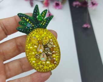 Pineapple Brooch Handmade,Yellow beaded pineapple jewelry,Embroidery Pin,Tropical Fruit Pin,Gift for Nutritionist, Gift for Mother&#39;s Day