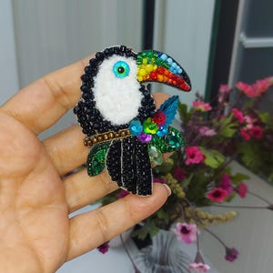 Toucan Brooch Handmade,Tropical Toucan brooch,Toupical Bird jewelry,Rainbow bird handmade pin,Gift for Mother&#39;s Day,Beaded Bird Brooch,Gift