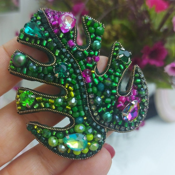 Leaf Brooch Handmade,Beaded Monstera Pin,Rainbow Leaf pin,Handmade Monstera Leaf Jewelry,Gift for her,Luxury brooch,Gift for Mother's Day
