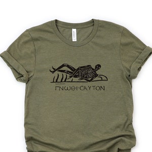 Maglietta con citazione di Socrate: mosaico di scheletro romano, maglietta conosci te stesso