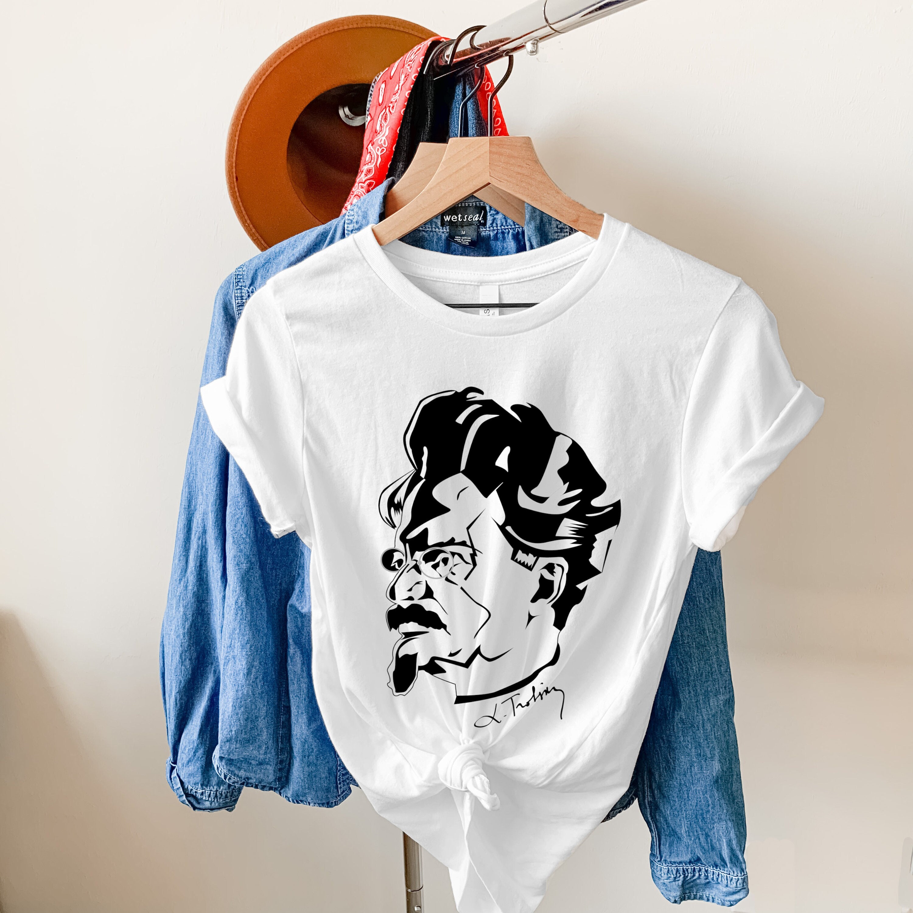 Che Alexandria Ocasio-Cortez Guevara Meme Aoc Feminist Gift T Shirts,  Hoodies, Sweatshirts & Merch