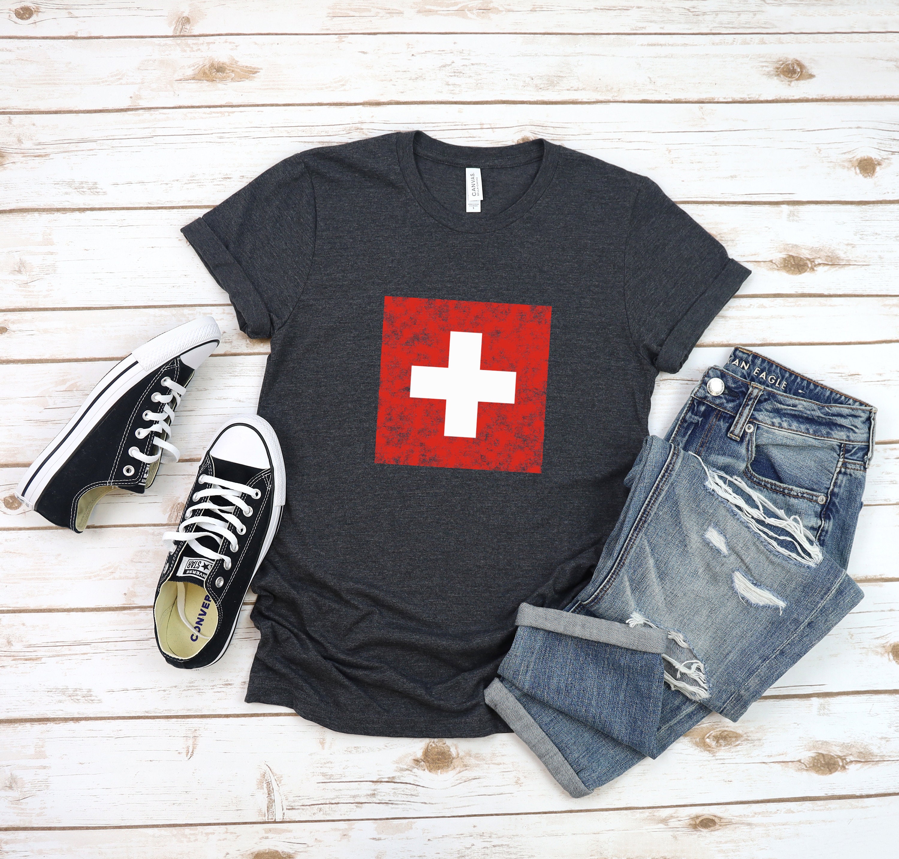 Prototypes スイス十字 Tシャツ レッド Prototypes スイス十字 Tシャツ レッド Prototypes スイス十字 T