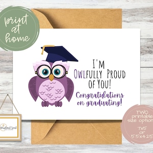Afdrukbare afstudeerkaart met paarse uil voor haar | Digitale felicitaties voor het afstuderen aan de middelbare school of universiteit | Lege kaart binnen