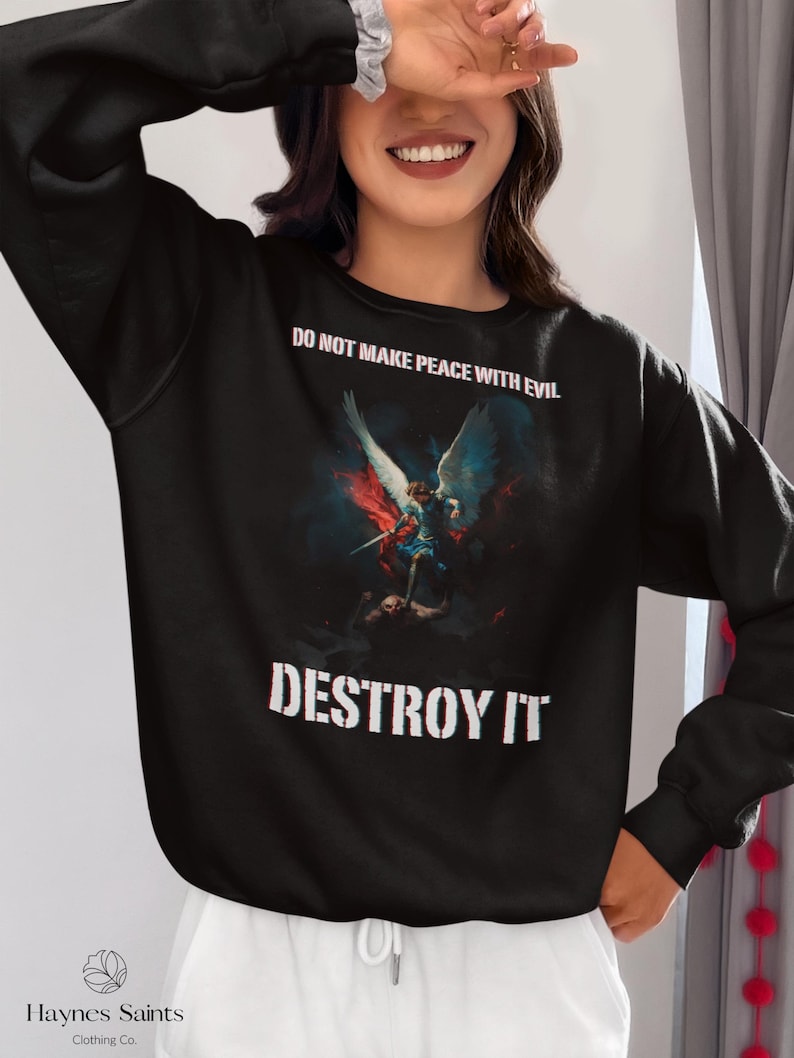 Kristen krigare vintage t-shirt, slut inte fred med ondskan förstör det t-shirt, ängel vs ondska t-shirt, trosbaserad andlig stridströja bild 5