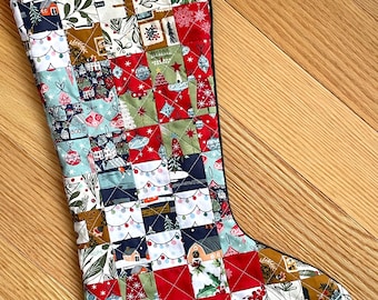 Calcetín navideño de patchwork de herencia: decoración navideña acolchada hecha a mano