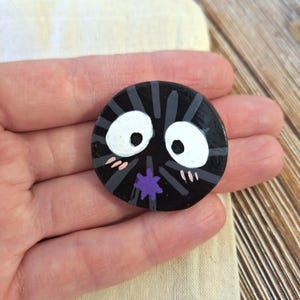 Spille in ceramica - Studio Ghibli - Spiritello fuliggine - pin, spilla, regalo, gadget
