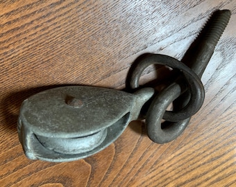 Vintage Cast Iron Rope Pulley with Hook – Antique Farm Barn Block & Tackle Industrial Hardware, Nautical Decor, Early 1900s Tool