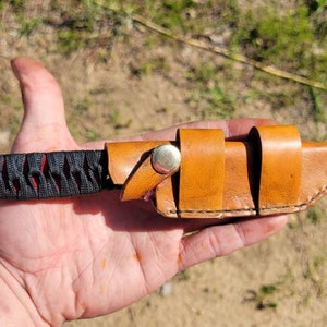 An example of a scout carry sheath with a 4" tonto