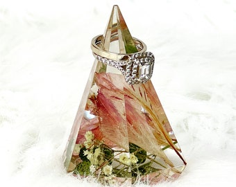Wedding Bouquet Resin Ring Holder: Preserved Floral Keepsake